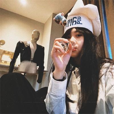 穿到饥荒年，我靠绑定挨骂系统顿顿吃肉